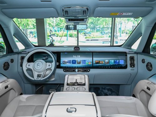Huawei’s Maextro takes on Toyota Alphard with 1 million yuan V800 MPV