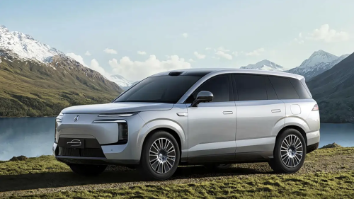 Denza N8L BEV launches with 130 kWh battery that can be fully charged in 9 minutes