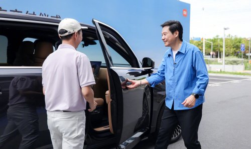 Xiaomi Skynomad EREV SUV begins deliveries in China, CEO Lei Jun hands over keys to owners