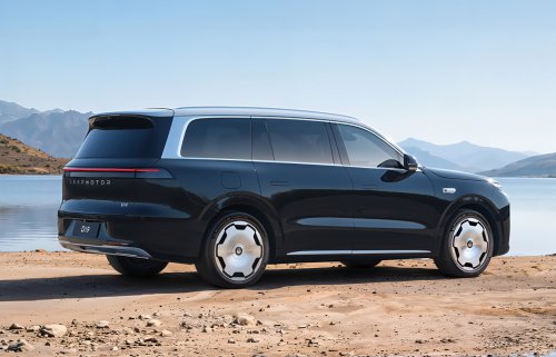 Leapmotor D19 completed world’s first dual tire blowout test in extreme ice condition