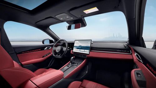 Lynk &amp; Co 03 with 268 hp gets a large carbon fiber adjustable spoiler in China