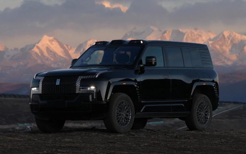 BYD’s 2026 Yangwang U8 interior exposed, confirms curved screen with flagship cabin upgrades