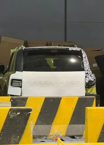 Chery-Jaguar Land Rover’s global model Freelander SUV spotted in leaked crash test photos
