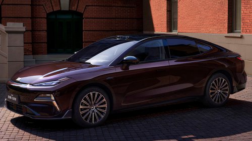 Updated Geely Starshine 8 sedan started presales in China with EV range of 225 km