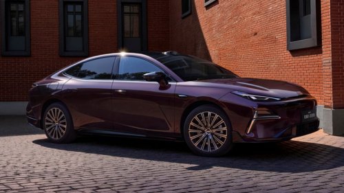Geely, Updated Geely Starshine 8 sedan started presales in China with EV range of 225 km