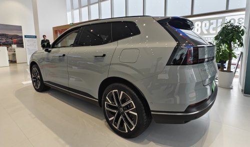 Sunday China Drive | Volvo XC70 PHEV road‑tested in China, global model bound for 70+ markets