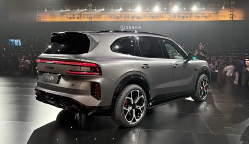 Zeekr 8X pre‑sales open, triple‑motor peaks at 1030 kW, 0–100 km/h in 2.96 s, starting at 54,600 USD
