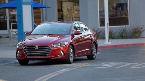 Hyundai, Mom Gets Oil Change For Teen’s 2017 Hyundai Elantra. Then It Burns Through the Oil In Less Than 2 Months