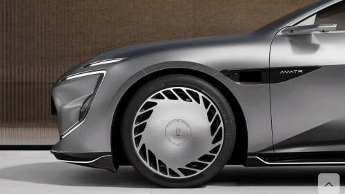 Les entreprises chinoises Changan et Hongqi introduisent de nouvelles voitures électriques en Europe