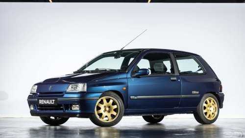 Renault, Renault vend 100 "doublons" de sa collection de voitures historiques