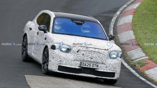 Das erste Elektroauto von Bentley zeigt sich als Erlkönig