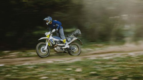 Husqvarna actualiza sus motos 701 de enduro y Supermoto para mejorar el control