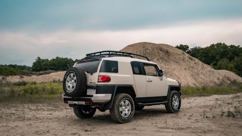 Toyota, Toyota FJ Cruiser, This Toyota FJ Cruiser Took 1,000 Hours to Restore. It Looks Gorgeous
