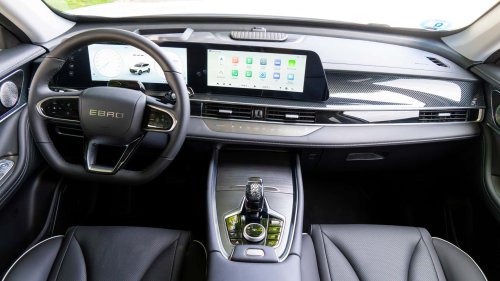 EBRO baja el precio del s700 PHEV a una cifra increíble