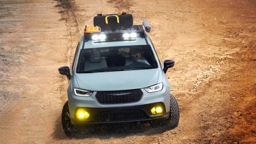 'I'm Complaining': Chrysler Mechanic Blasts Stellantis For the 1.6-Hour Rule. Now Gen-Z Techs Are Clashing With the Old Guard