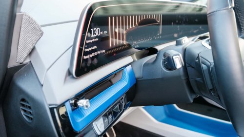 Tesla, Cadillac Optiq 2026: Peningkatan Performa dan Colokan Tesla