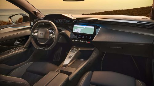 El Peugeot 408, en oferta, mira de reojo al Dacia Striker