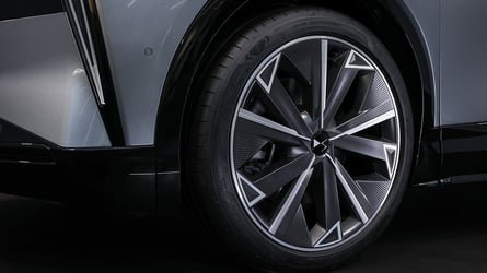 Les voitures deviennent plus plates, le nouveau minimalisme 3D