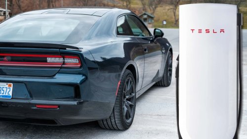 Jeep, Dodge, Tesla, Jeep dan Dodge EV Akan Dapat Akses Supercharger Tesla di 2026