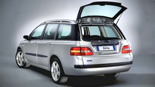 Fiat, Fiat Stilo (2001-2008): rival del Golf y pozo sin fondo