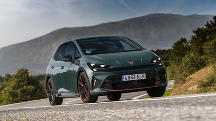 Al volante del esperado CUPRA Born  VZ 2026: con 326 CV y batería de 79 kWh