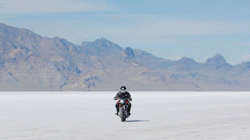 Esta es la primera canadiense que logra un récord de velocidad en moto