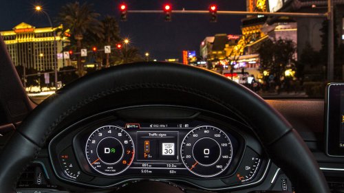 ‘My Mercedes Supposedly Has That': Traffic Light Expert Says Bentleys Can Predict When Lights Change Green. It Works—But How