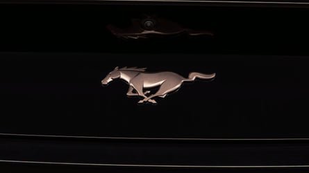 El Ford Mustang EcoBoost recibe un paquete de mejoras retro con llantas de bronce