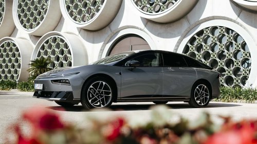 Al volante del Xpeng P7+ 2026, una berlina eléctrica oriental de representación