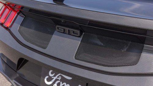 Mustang GTD Terbaru Meninggalkan Cat untuk Karbon Murni