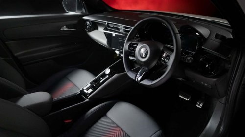 El Alfa Romeo Junior desplaza la matrícula a un lado