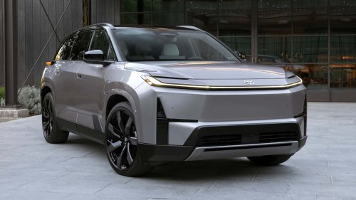 Toyota vient de présenter son premier SUV électrique à trois rangées