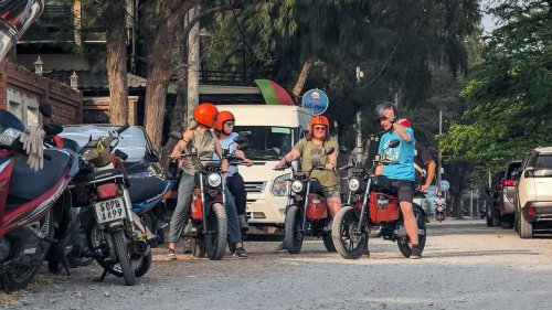 Recorre Vietnam durante diez días en una moto eléctrica