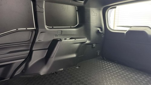Toyota, Toyota Land Cruiser, Toyota Mengubah Land Cruiser Menjadi Sebuah Van