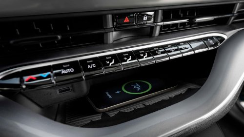 The New Fiat 500 With a Gas Engine Is Never In a Hurry