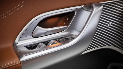 Mercedes | Elektrischer Mercedes GLC (2026): Armaturenbrett wird zum Mega-Bildschirm