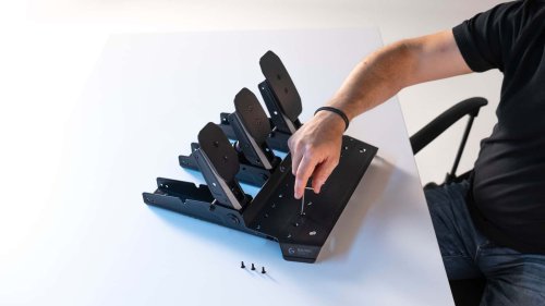 Logitech's New Steering Wheel Is For Serious Sim Racers. We Got a Hands-On Look