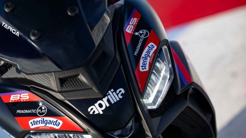 Este scooter de Aprilia luce una decoración de MotoGP