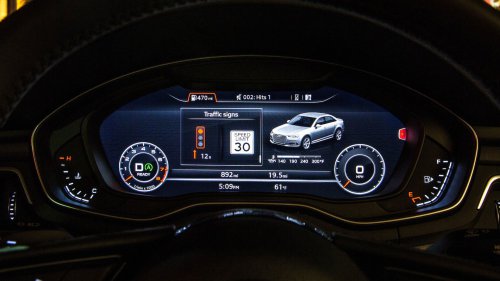 ‘My Mercedes Supposedly Has That': Traffic Light Expert Says Bentleys Can Predict When Lights Change Green. It Works—But How