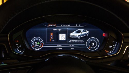 ‘My Mercedes Supposedly Has That': Traffic Light Expert Says Bentleys Can Predict When Lights Change Green. It Works—But How