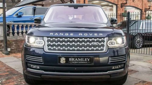 Man’s 2025 Range Rover Autobiography Makes Random Dangerous Stops. His Isn’t the Only One
