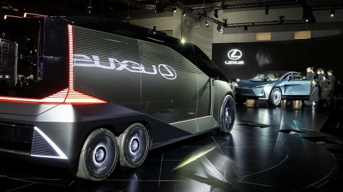 Der Lexus LS erfindet sich neu: Als sechsrädriger Luxus-Minivan