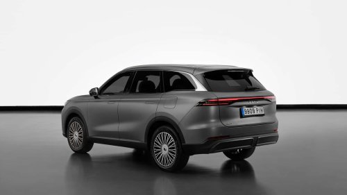 El EBRO s900 llega a España, desde 38.990 € (con descuento): PHEV 4x4 y con 425 CV