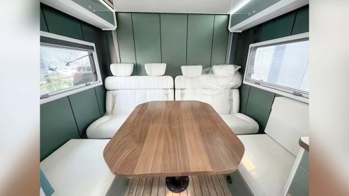 MINI, Autocaravana en China como mini ático: dos plantas y azotea