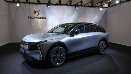 Los coches se vuelven más planos: el nuevo minimalismo 3D