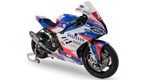 ¿Quieres una superbike ganadora del TT de la Isla de Man? Atento