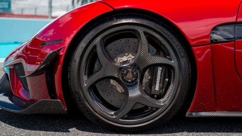Koenigsegg, Cette Koenigsegg possède possède plus d'un million de dollars d'options