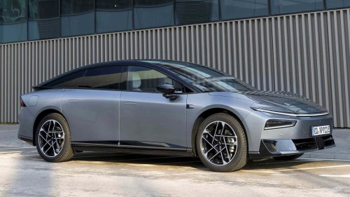 Al volante del Xpeng P7+ 2026, una berlina eléctrica oriental de representación