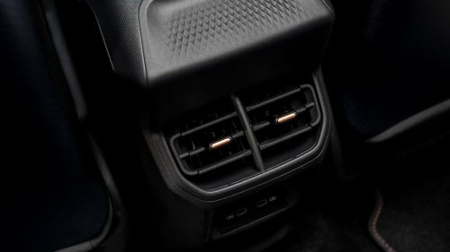 Al volante del esperado CUPRA Born  VZ 2026: con 326 CV y batería de 79 kWh
