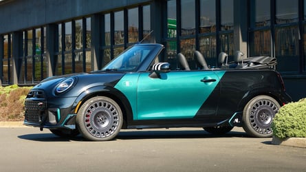 MINI, Este MINI JCW Cabrio, verde y negro, es el más exclusivo del mundo